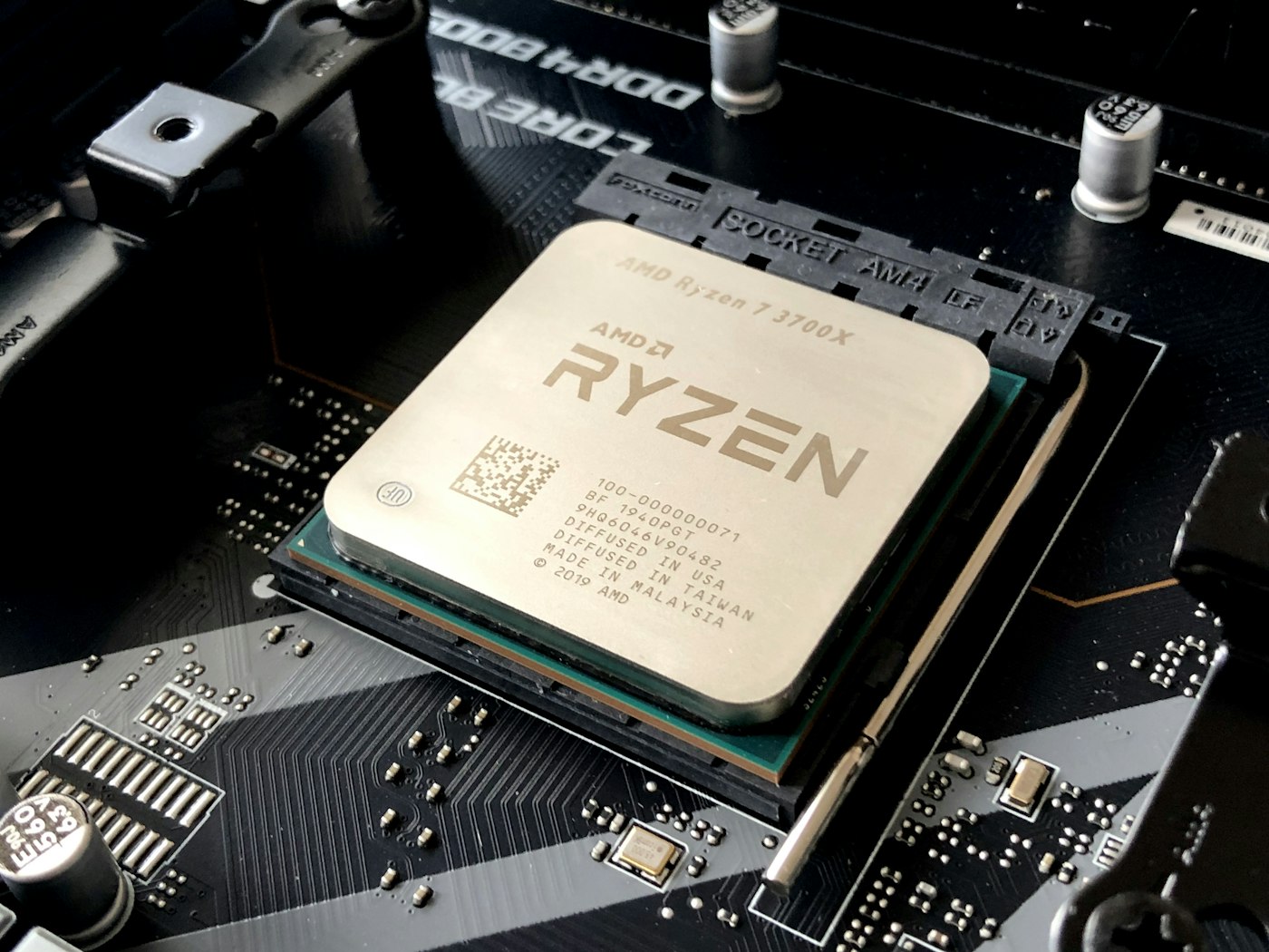 Procesador sobre una tarjeta madre de computadora